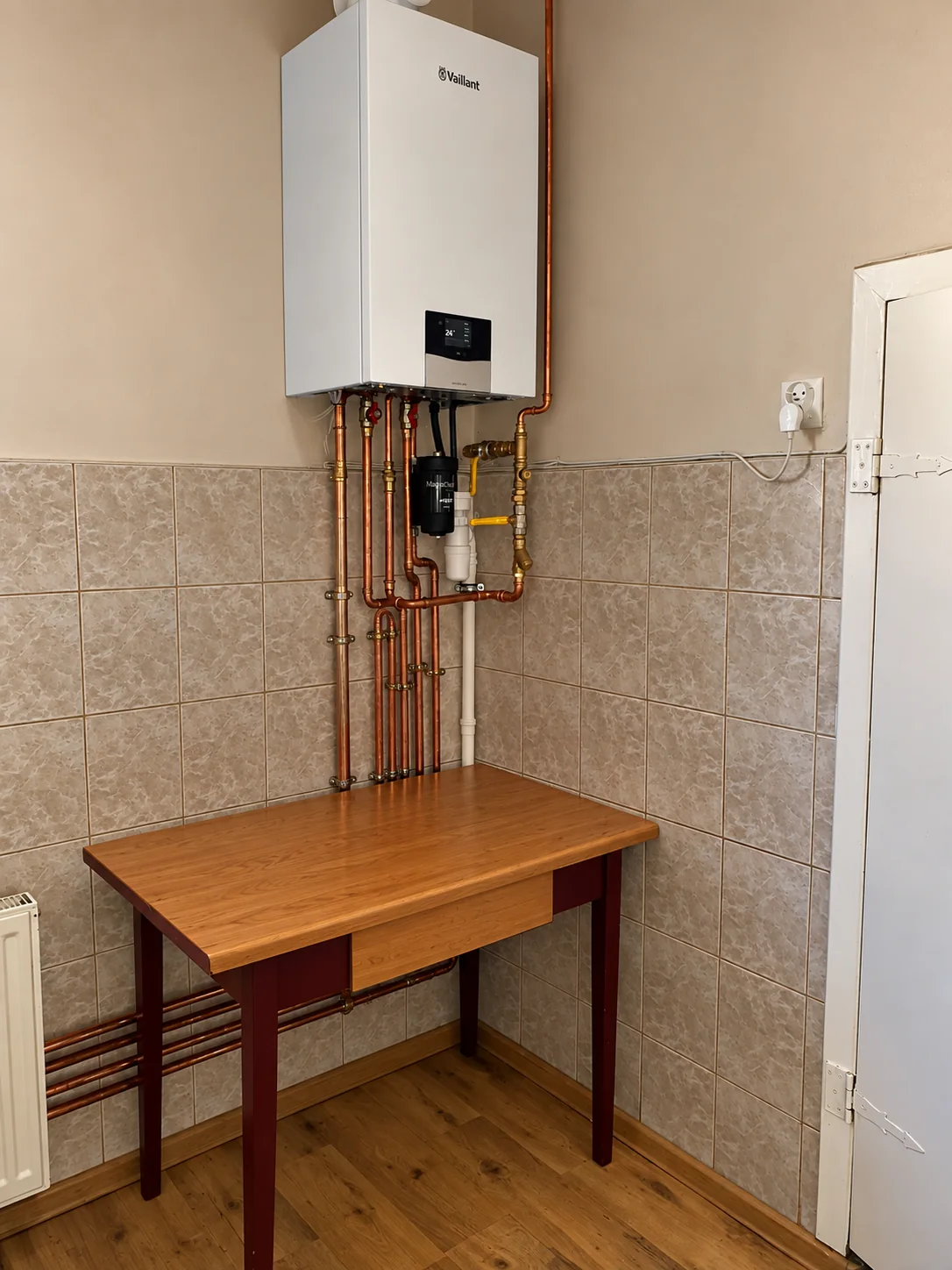 Kocioł Vaillant z uporządkowanymi przewodami miedzianymi